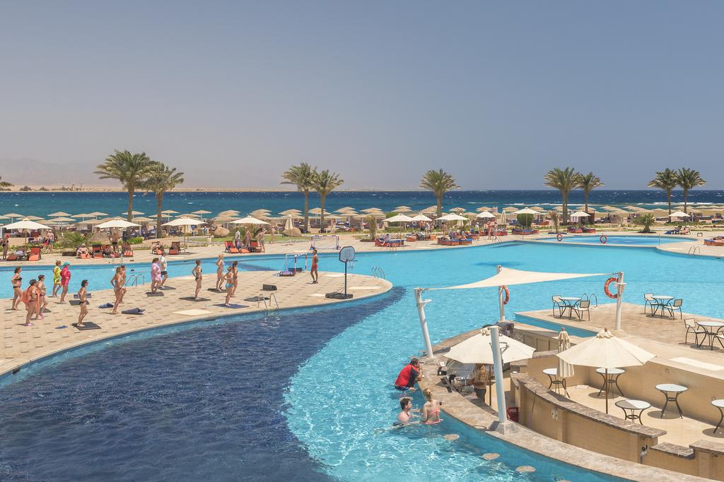 Barcelo Tiran Sharm 5* are o amplasarea de vis, in fata hotelului se afla un recif de corali pentru amatorii de snorkeling!!!