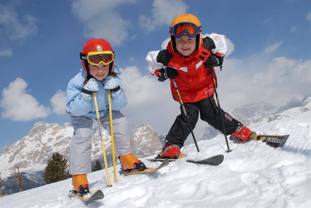 Toata lumea merge la ski-ROMANIA !